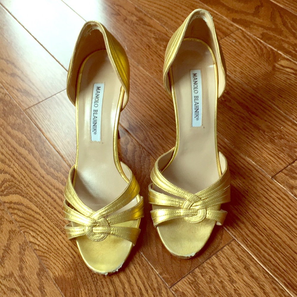 Manolo Blahnik Gold shoe